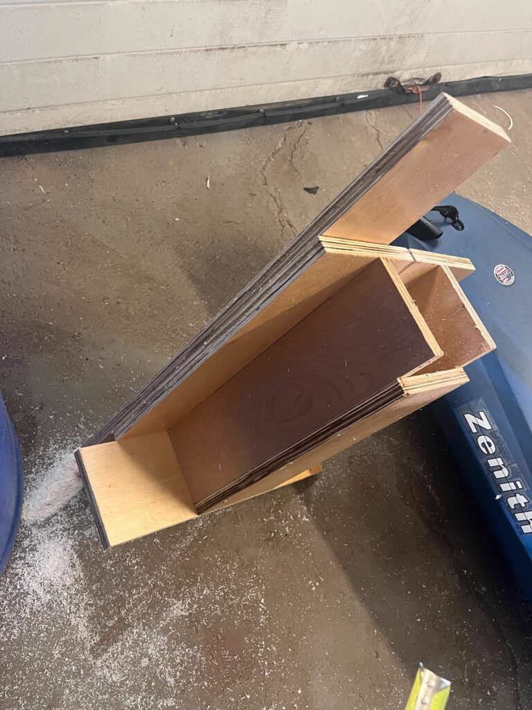 Spool cutting side view